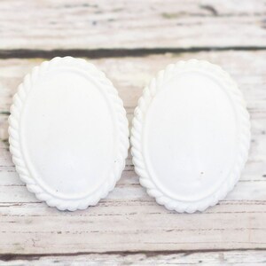 Vintage White Oval Stud Earrings - CB7