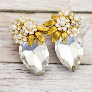 Vintage Faux Diamonds Gold Tone Leaves Rhinestones Clip On Earrings - CB12
