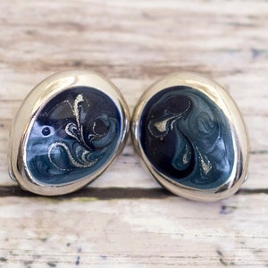 Vintage Abstract Wavy Art Silver Tone Oval Clip On Earrings - CB18