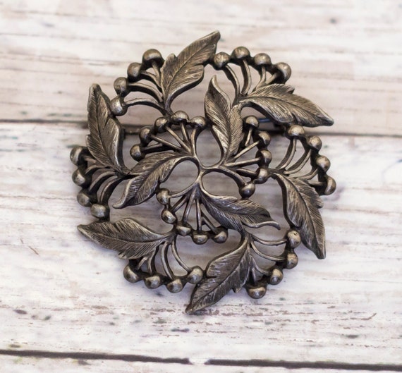 Vintage Art Nouveau Elven Leaves Intricate Brooch 