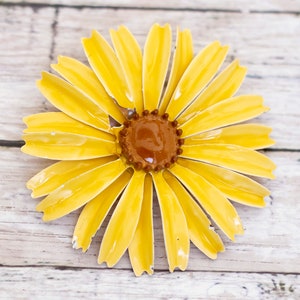 Vintage Beautiful Sunflower Gold Tone Large Brooch - CB4