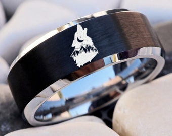 Howling Wolf Wedding Band, Wolf Wedding Ring, Wild Wolf Engagement Ring, Forest Wedding Ring, Forest Wedding Band, Wolf In Forest Ring