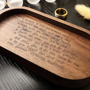 Plato de anillo de boda de madera con letras escritas a mano, bandeja de joyería de votos, plato de notas de amor, plato de joyería personalizado, caddy de anillo de fecha de boda, plato de votos