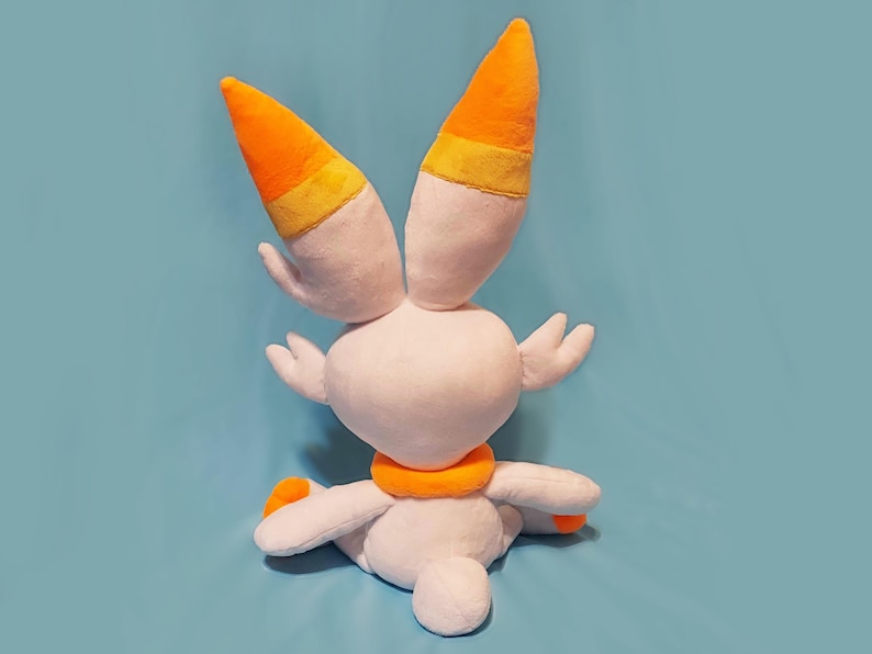 Glänsande Scorbunny Pokémon Lifesize Plysch - Anime-inspirerad handgjord plyschgosedjur samlarobjekt = Kawaii present till gamer bild 4