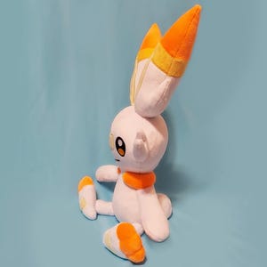 Glänsande Scorbunny Pokémon Lifesize Plysch - Anime-inspirerad handgjord plyschgosedjur samlarobjekt = Kawaii present till gamer bild 5
