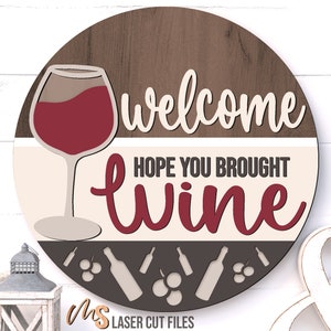 J'espère que vous avez apporté du vin SVG - signe de bienvenue - Svg d'accroche-porte - fichiers découpés au Laser - décoration de vin - enseigne de bar à vin - fichiers Glowforge - Cricut