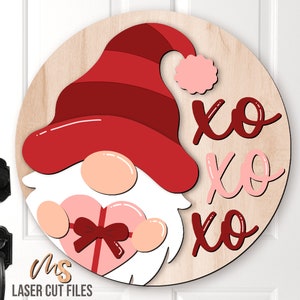 Gnome de la Saint-Valentin accroche-porte SVG - Gnome - Svg XOXO - fichiers découpés au Laser - Svg de la Saint-Valentin - Svg de signe de la Saint-Valentin - Glowforge Cricut