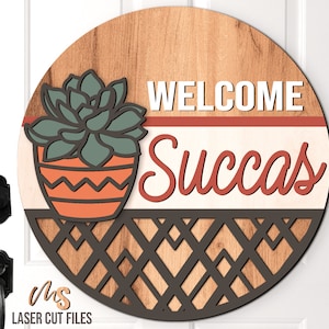 Letrero de bienvenida con suculentas SVG - Colgador de puerta SVG - Suculentas SVG - Cactus SVG - Letrero para puerta de entrada - Regalo para amantes de las plantas - Archivos cortados con láser - Glowforge