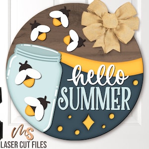 Hello Summer Firefly Door Hanger SVG - Cartello di benvenuto estivo SVG - Firefly SVG - File tagliati al laser - Cartello per porta Hello Summer - Glowforge Cricut