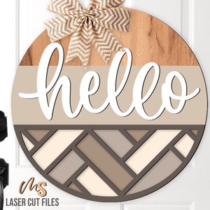 Cartello di benvenuto geometrico SVG - Appendino per porta a spina di pesce SVG - Hello SVG - File tagliati al laser - Cartello per porta d'ingresso - Decorazione fattoria - File Glowforge