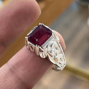 Anel feito à mão em prata esterlina 925 com rubi vermelho profundo real, lindo anel de rubi, anel de rubi natural, anel Piegion Yaqoot