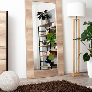 Grand miroir de sol sur pied avec cadre en mélaminé nid d'abeille effet chêne - Made in Italy