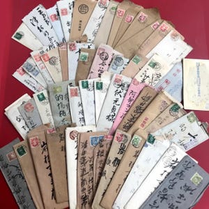 Antike japanische Briefmarken Briefpapier - Taisho Ära (1912-1926) bis Showa Ära (nach 1926) - Authentische Kalligraphie, Vintage Umschläge & Briefe
