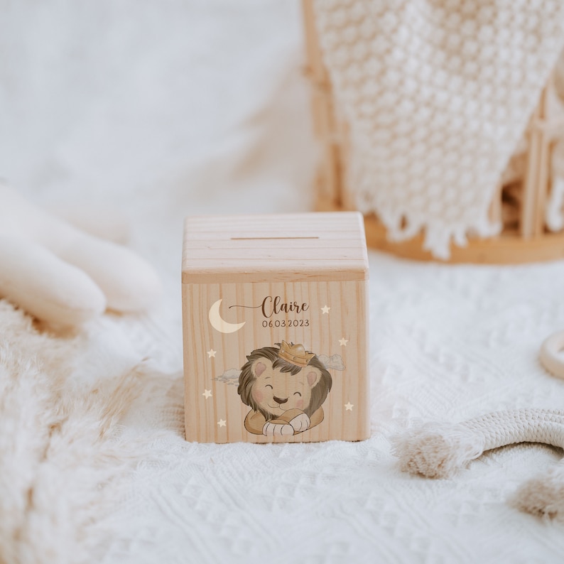Personalized money box wood giraffe, piggy bank personalized, money box child, baby gift for birth, wooden money box Lion