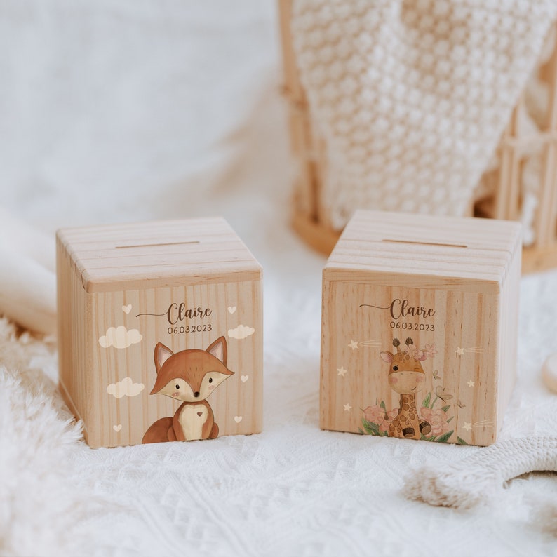 Salvadanaio personalizzato giraffa in legno, salvadanaio personalizzato, salvadanaio bambino, regalo bimbo per nascita, salvadanaio in legno immagine 1