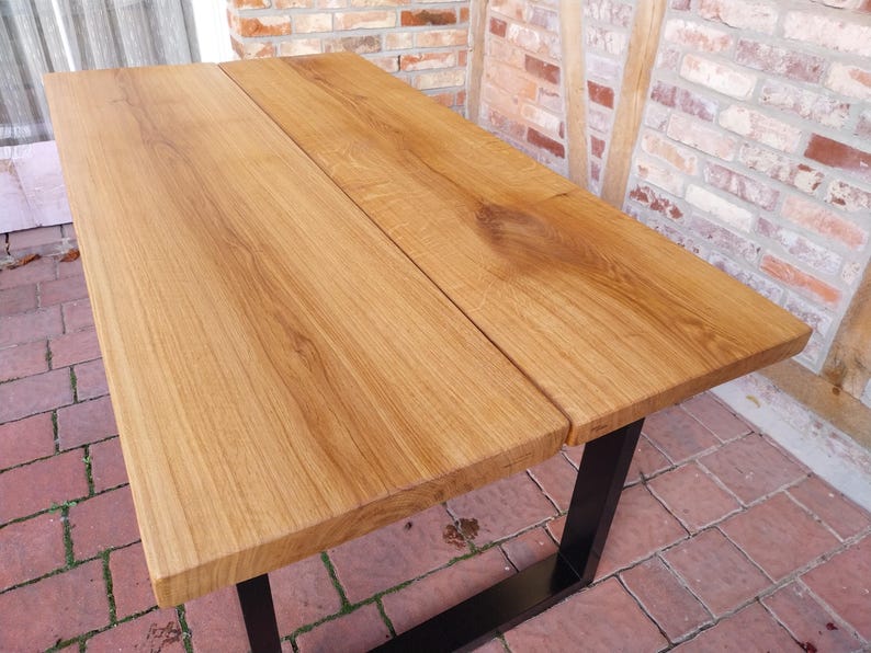 Woodhood matbord / trädgårdsbord, tillverkat av massiv ek och en robust stålram, massivt träbord, oljat, lämpligt för inomhus- och utomhusbruk, träbord bild 6