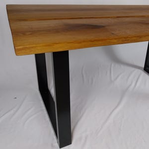 Woodhood matbord / trädgårdsbord, tillverkat av massiv ek och en robust stålram, massivt träbord, oljat, lämpligt för inomhus- och utomhusbruk, träbord bild 10