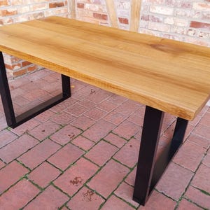 Woodhood matbord / trädgårdsbord, tillverkat av massiv ek och en robust stålram, massivt träbord, oljat, lämpligt för inomhus- och utomhusbruk, träbord bild 5