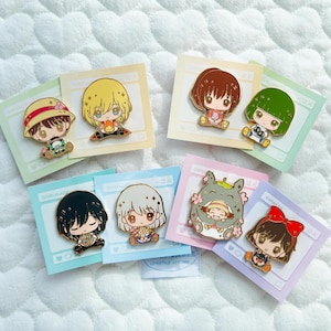 Broche de esmalte com abraço de Chibi, filme de anime nostalgia: presente colecionável kawaii