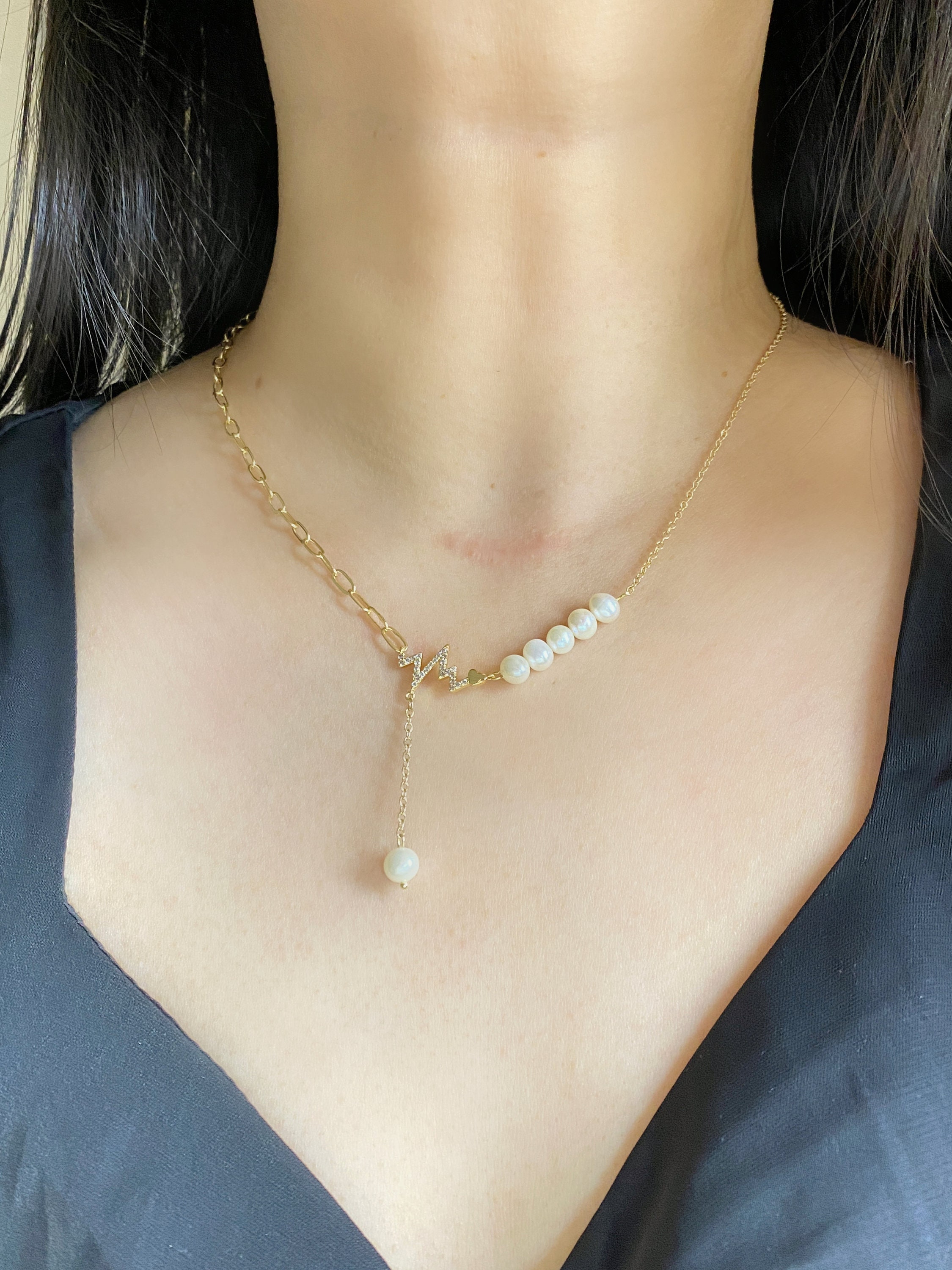 Elegant Necklace With Freshwater Pearl and Lightning Pendant 