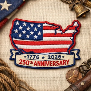 Peut inclure: Écusson brodé en forme des États-Unis, avec le drapeau américain. Le patch comprend le texte "1776 2026 250th ANNIVERSARY" sur une bannière. Le patch est rouge, blanc et bleu.