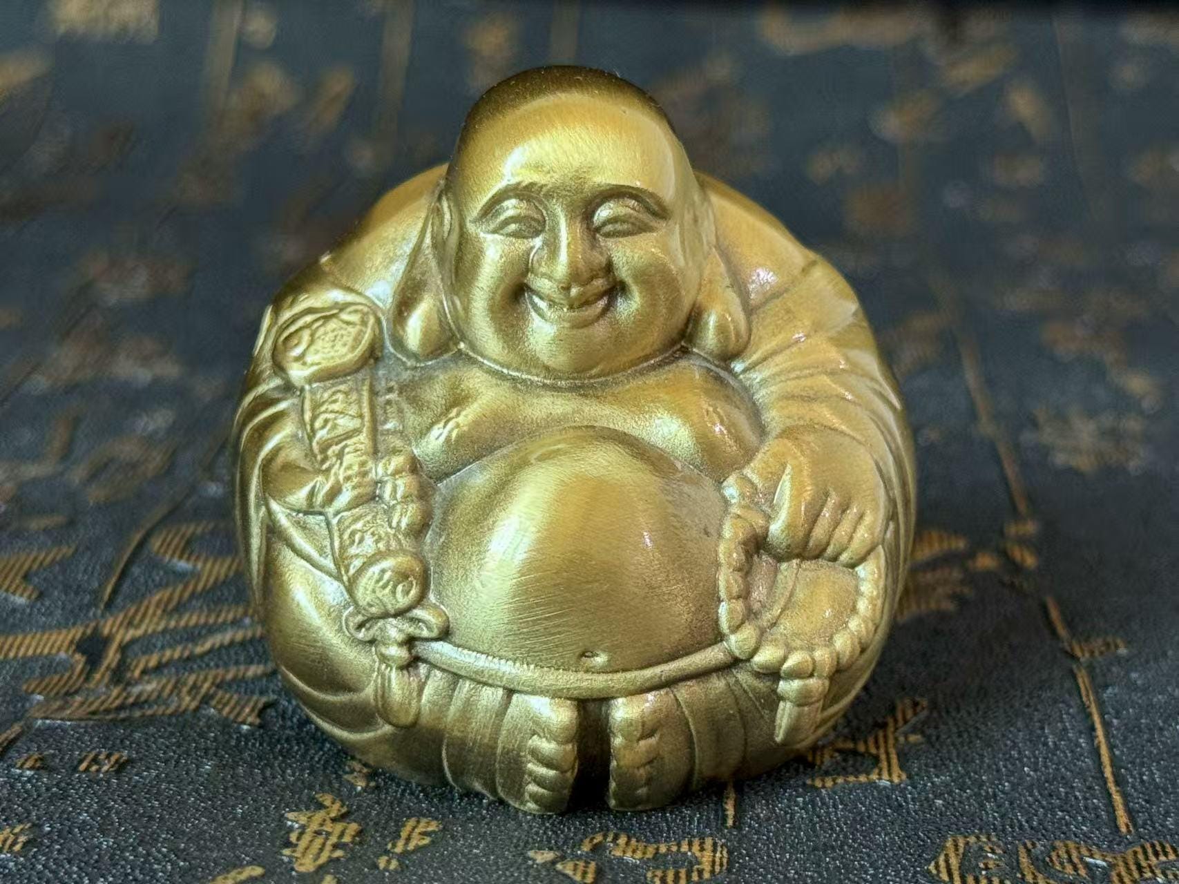 銅製の笑い仏像 3.9インチ 弥勒像 自宅やオフィスのデスク装飾、風水、繁栄
