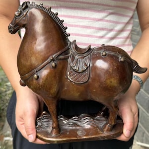 Bronze War Horse, Copper Zodiac Horse statue Sculpture Collectable Table Decor Animal Figurine for Living Room Home Decorations Gifts. G2606
