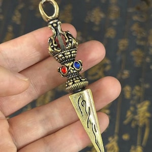 Nepal Feng shui Mässing Dorje Buddhism Vajra Phurba Hänge Amulett, Tibetanska Buddhistiska Religiösa Förnödenheter, Bilhänge Nyckelring Välsignelse Gåvor