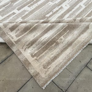 8x10 Hand Knotted Wool and Silk Rug | Beige and Ivory Abstract Linear Pattern | Modern Neutral Area Carpet for Living Room or Bedroom