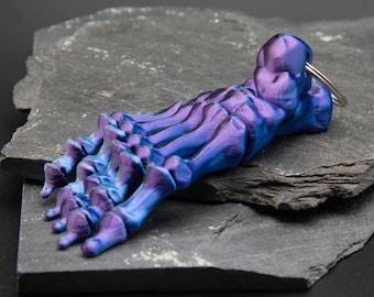 Totalmente articulado y manos esqueléticas y pies esqueléticos, llavero también disponible en fluorescente.