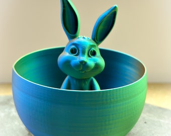 Libera al conejito de Pascua del huevo.