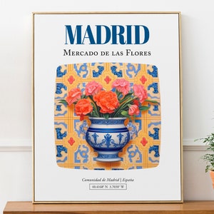 Madrid (Comunidad de Madrid, España) Mercado de las Flores, Ramo de claveles en jarrón de mayólica Póster impreso sobre pared