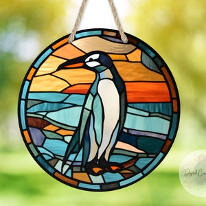 Design de sublimação redonda de pinguim de vitral, PNG de sublimação, cabide de porta redonda de download digital, design de montanha-russa, coletor de sol