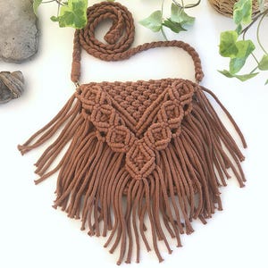 bandoulière en macramé fait main | Petit sac bohème à franges (Caramel) | Bourse du festival | Bracelet tressé en coton | Accessoire bohème