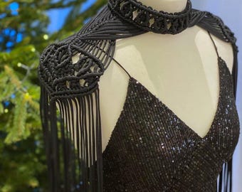 Hombreras de macramé hechas a mano / Accesorio bohemio con flecos negros