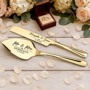 Champagne Wedding Cake Cutting Set – Mr and Mrs Personalized Knife and Server – Engraved Names and Date – Elegant Wedding Gift Keepsake