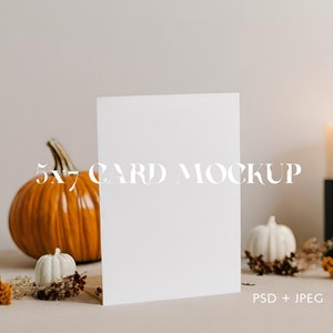 Maquette de carte d’Halloween 5x7 | Maquette de carte d’invitation d’Halloween 5x7 | Maquette verticale de carte citrouille | Carte de fête d’Halloween | Objet intelligent JPEG PSD