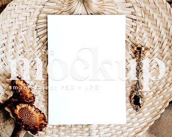 Maquete de cartão 5x7 | Maquete Estacionária | Maquete de papelaria para casamento | Objeto Inteligente PSD + Jpg | Maquete mínima de Boho | Modelo de convite