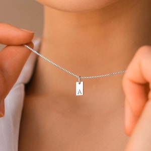 Zierliche Initial Halskette Individuell gravierte Buchstabe in Box-Kett Glitzernde Sommerkette Perfektes Muttertagsgeschenk-HOT SALE Silber