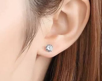 Sparkling zirconia stud earrings for ear piercing care • 999 hypoallergenic silver • Cubic zirconia diamonds • Delicate everyday stud earrings