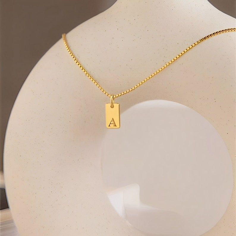 Zierliche Initial Halskette Individuell gravierte Buchstabe in Box-Kett Glitzernde Sommerkette Perfektes Muttertagsgeschenk-HOT SALE Bild 3