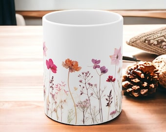 BlumenTasse Bunte kleine Blumen auf weißem Hintergrund personalisiertes Geschenk Perfekte Geschenkidee