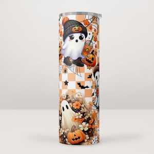 Pode incluir: Um copo de aço inoxidável branco e laranja com tema de Halloween. O copo apresenta um padrão xadrez, fantasmas, morcegos e abóboras.