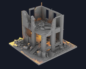 Puede incluir: Un modelo 3D gris de un edificio en ruinas con un techo y ventanas rotas. El edificio está rodeado de escombros, incluyendo escombros, barriles y un neumático.