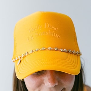 Trucker Hat Chain Jewelry | Slogan Trucker Hat with Daisy Chain | Gold Daisy Chain Jewelry | Bachelorette Trucker Hat Accessories