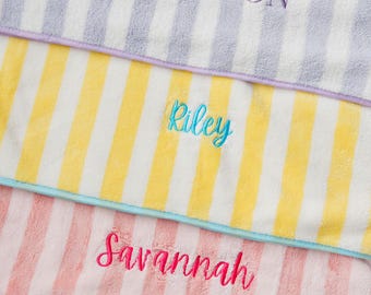 Toalla de playa personalizada con rayas de cabaña / Toalla de playa bordada / Toalla de piscina bordada / Toalla con nombre personalizado / Toalla de cabaña personalizada