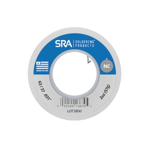 Könnte beinhalten: Eine Spule SRA Soldering Products Lötdraht. Das Etikett ist weiß mit einem blauen Band und Text. Die Spule ist mit "63/37 .031" und "2oz (57g)" gekennzeichnet. Der Text "MADE IN USA" ist ebenfalls sichtbar.