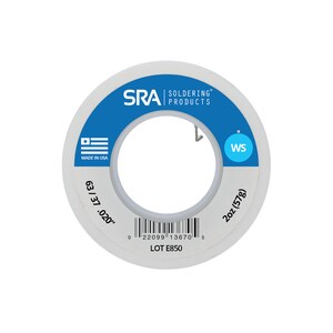 Könnte beinhalten: Eine weiße Spule mit 63/37.020" Lötdraht mit einem blauen Etikett, auf dem "SRA SOLDERING PRODUCTS" und "WS" steht. Das Etikett enthält auch "MADE IN USA" und "2oz (57g)".