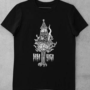 Baba Yaga Shirt - Spooky Goth Shirt Halloween Hexe Cottage Hütte Gothic Kleidung Horror slawische Folklore Dark Art Witchy TShirt Eco freundlich