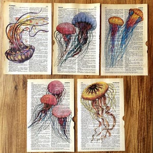 Conjunto de 5 impresiones artísticas en página de diccionario antiguo, impresión de medusas, arte de pared para guardería, decoración costera, decoración náutica, impresión de arte del océano, impresión de baño